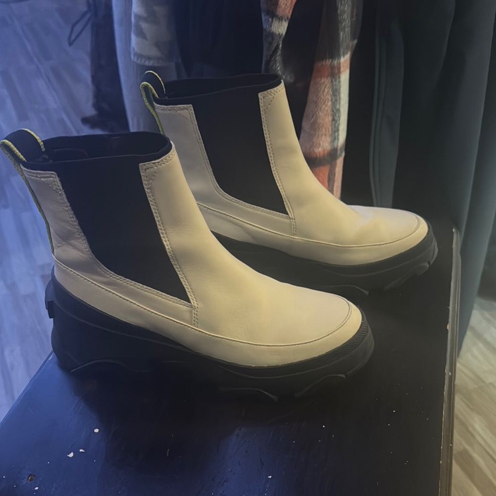 Stylish Black and white Sorel ankle Boots
